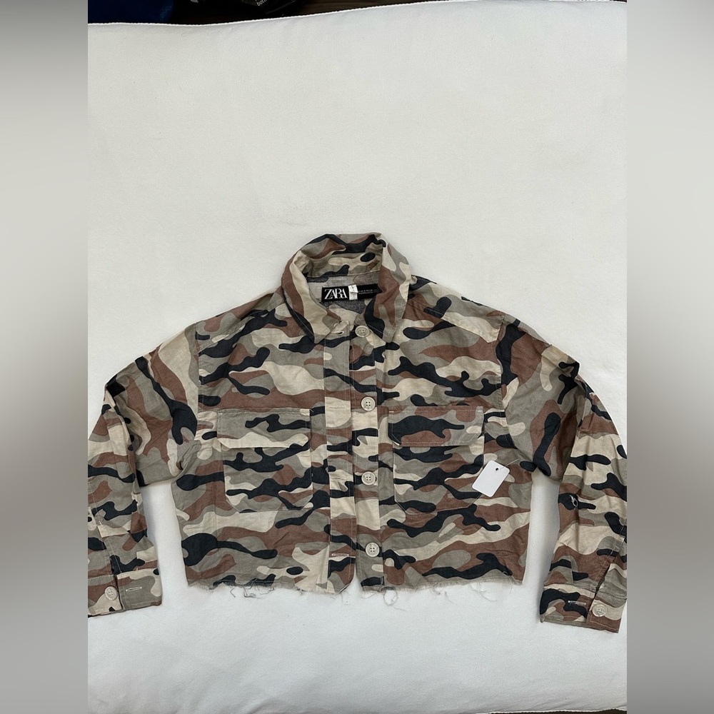 Zara Camp Print Cropped Button Up